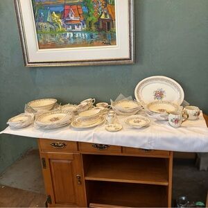 42 Pieces 22K Gold Rimmed Devon Rose China Classic Floral Dinnerware Set